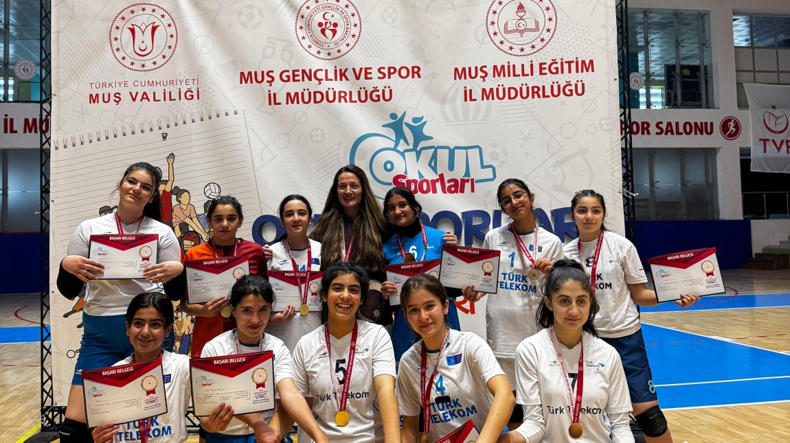 Okullararası Yıldızlar Voleybol müsabakalarında okulumuz yapmış olduğu tüm maçları kazanarak şampiyon olmuştur.